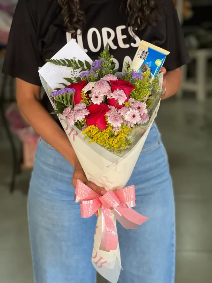 Arranjo de 3 Rosas + Barra de Chocolate - Imagem 1